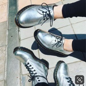 NWT Dr. Martens Pascal Boots